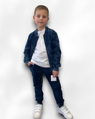 👦 Riflový look, teplákové pohodlie 💙 Táto chlapčenská súprava v riflovej farbe je must-have kúsok sezóny! Mikina so zipsom...